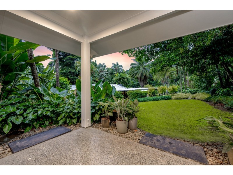 15 Cascades Drive, Redlynch QLD 4870
