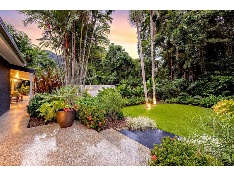 15 Cascades Drive, Redlynch QLD 4870