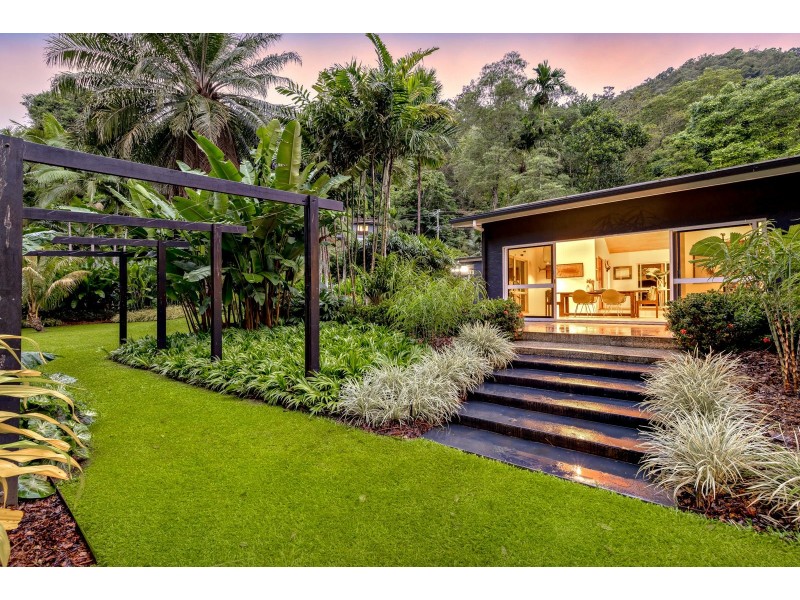 15 Cascades Drive, Redlynch QLD 4870