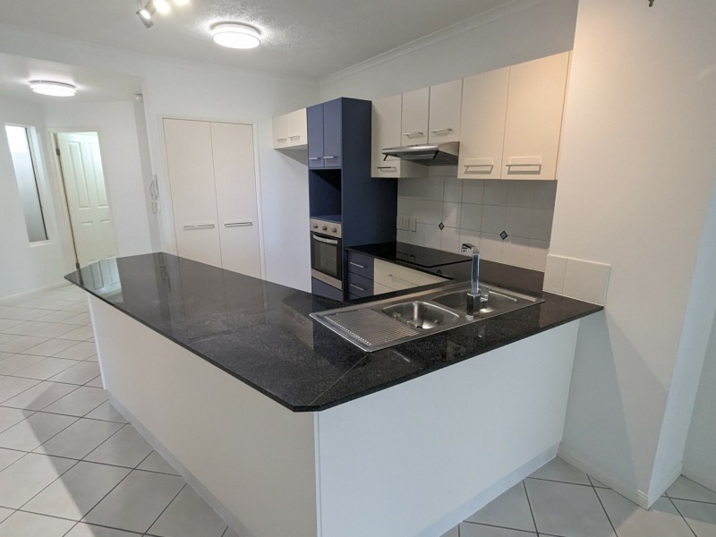 12/275 The Esplanade, Cairns North QLD 4870