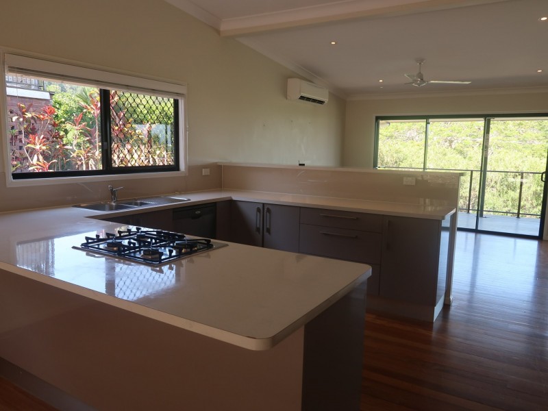 120 Hillview Crescent, Whitfield QLD 4870