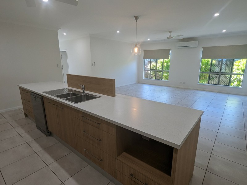 19 Genesta Circuit, Redlynch QLD 4870