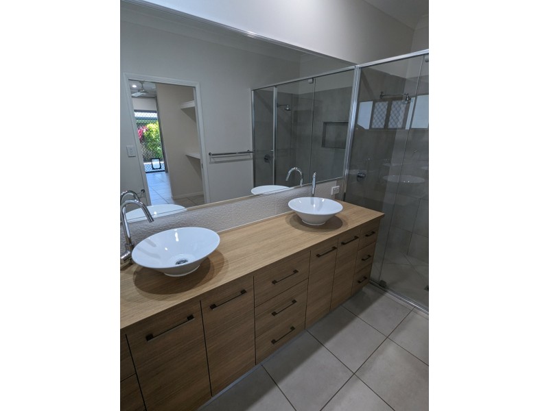 19 Genesta Circuit, Redlynch QLD 4870