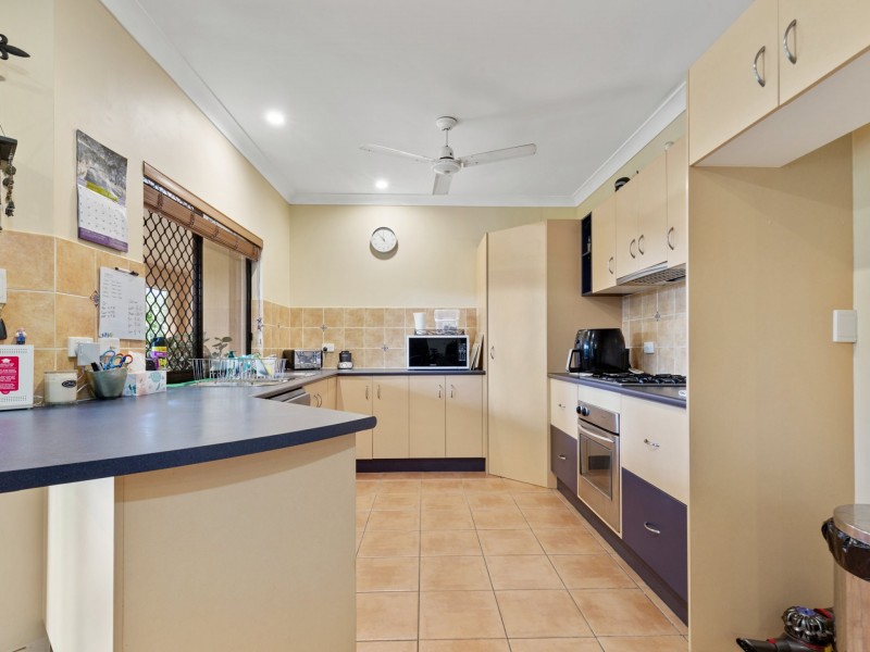 4 Brook Close, Redlynch QLD 4870