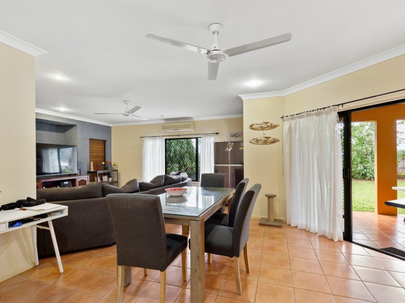 4 Brook Close, Redlynch QLD 4870