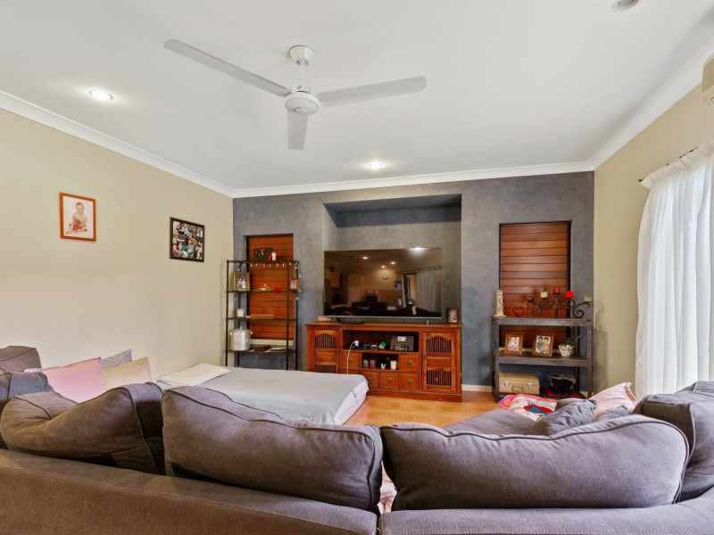 4 Brook Close, Redlynch QLD 4870