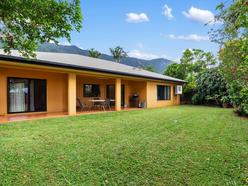 4 Brook Close, Redlynch QLD 4870