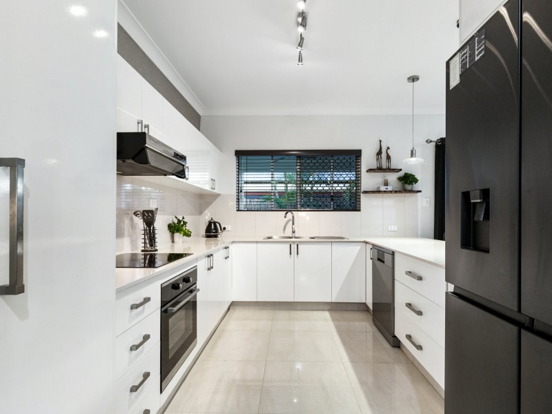 26 William Hickey Street, Redlynch QLD 4870
