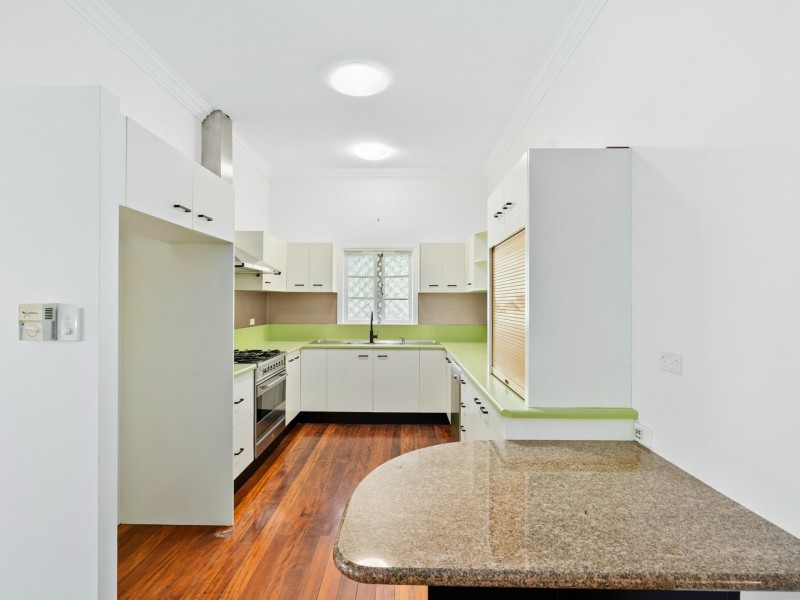 1 Fulton Close, Whitfield QLD 4870
