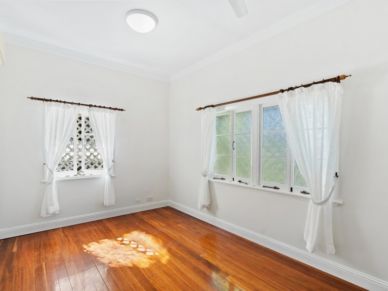 1 Fulton Close, Whitfield QLD 4870