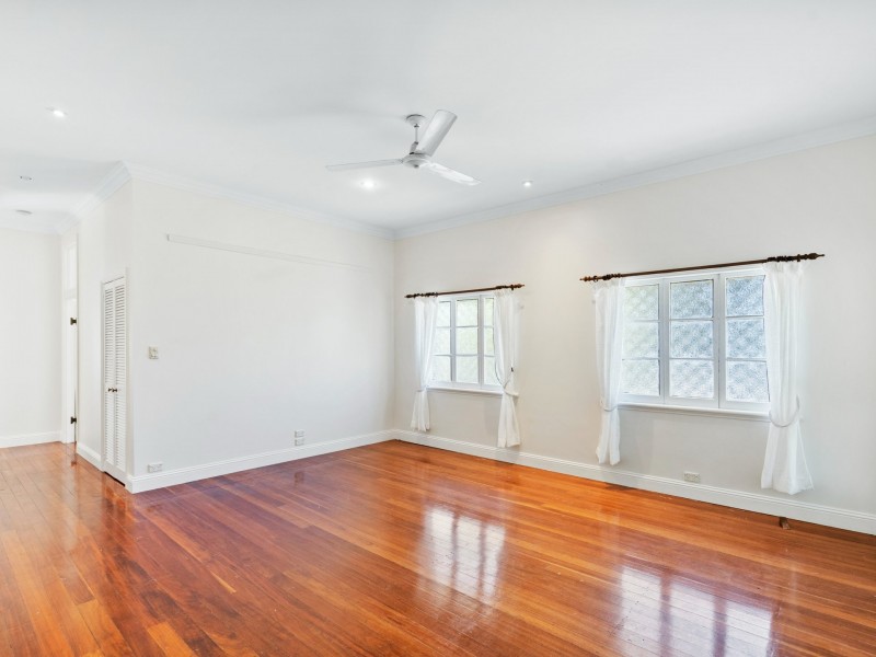 1 Fulton Close, Whitfield QLD 4870