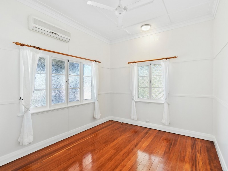 1 Fulton Close, Whitfield QLD 4870