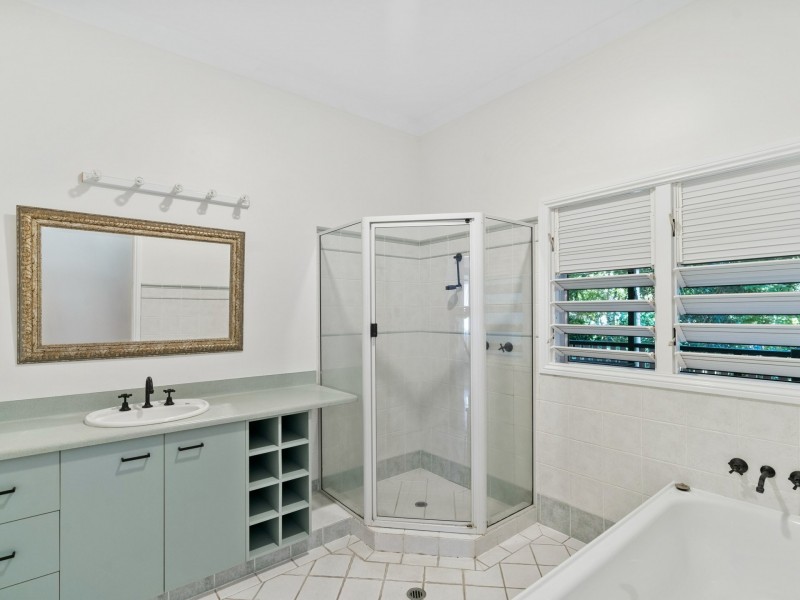 1 Fulton Close, Whitfield QLD 4870