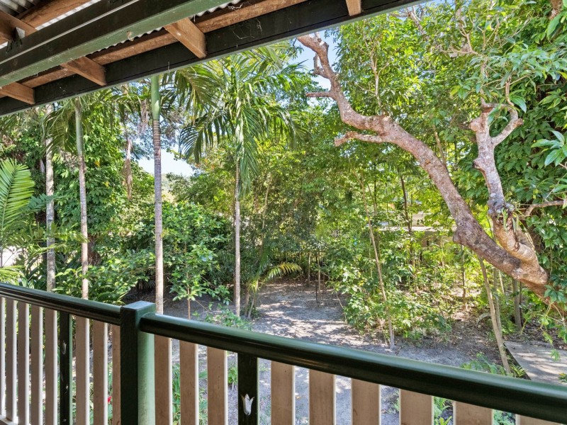 1 Fulton Close, Whitfield QLD 4870