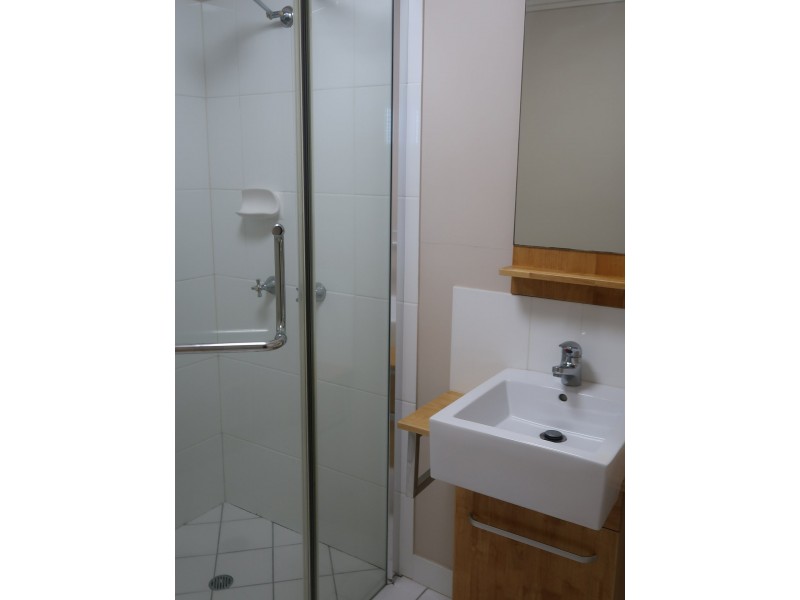 316/2-8 Centenary Close, Manoora QLD 4870