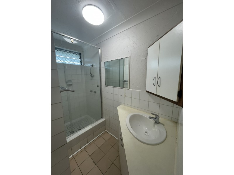 2/5 Curtin Street, Westcourt QLD 4870