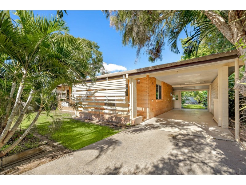 19 Lennon Street, Westcourt QLD 4870