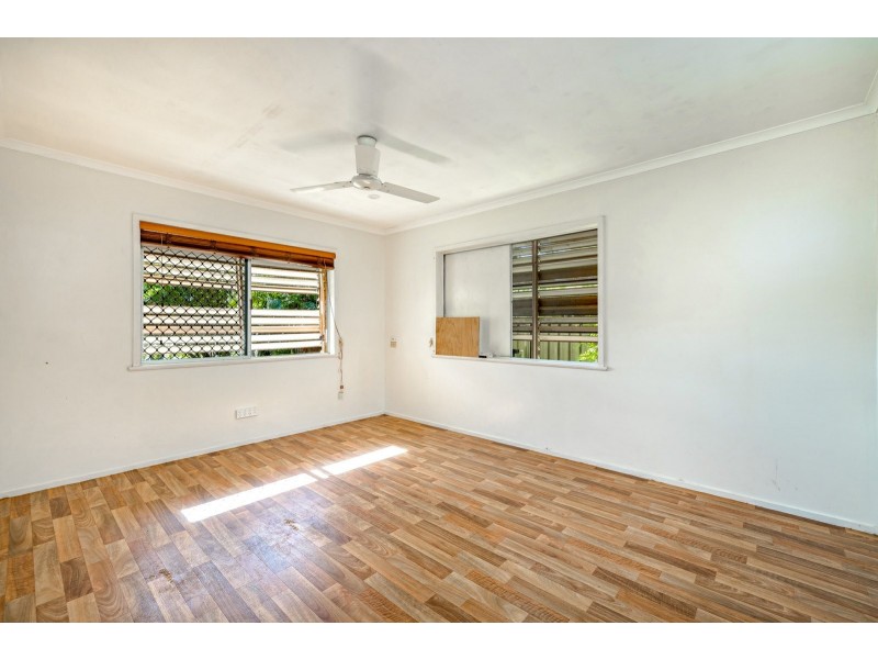19 Lennon Street, Westcourt QLD 4870