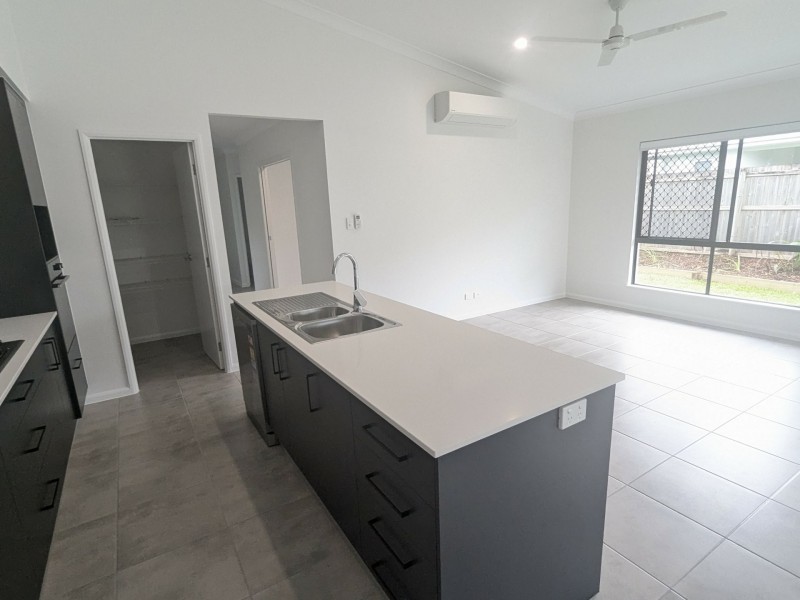 25 Noipo Crescent, Redlynch QLD 4870