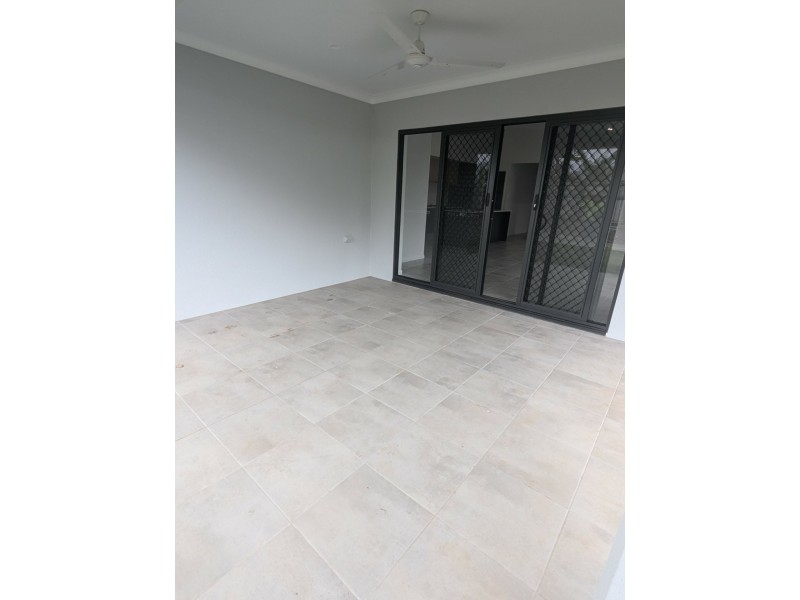 25 Noipo Crescent, Redlynch QLD 4870