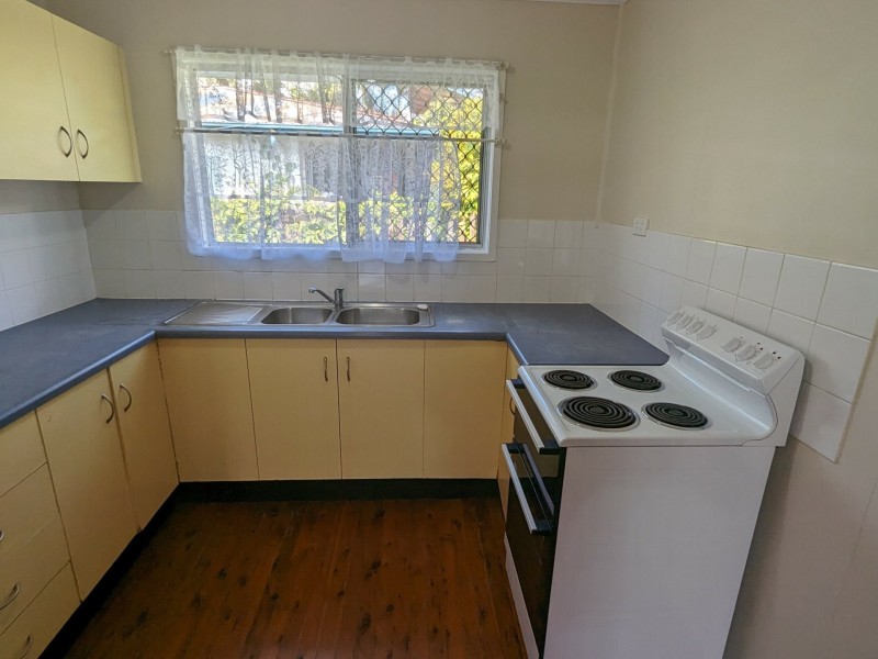 16 Witney Street, Manoora QLD 4870