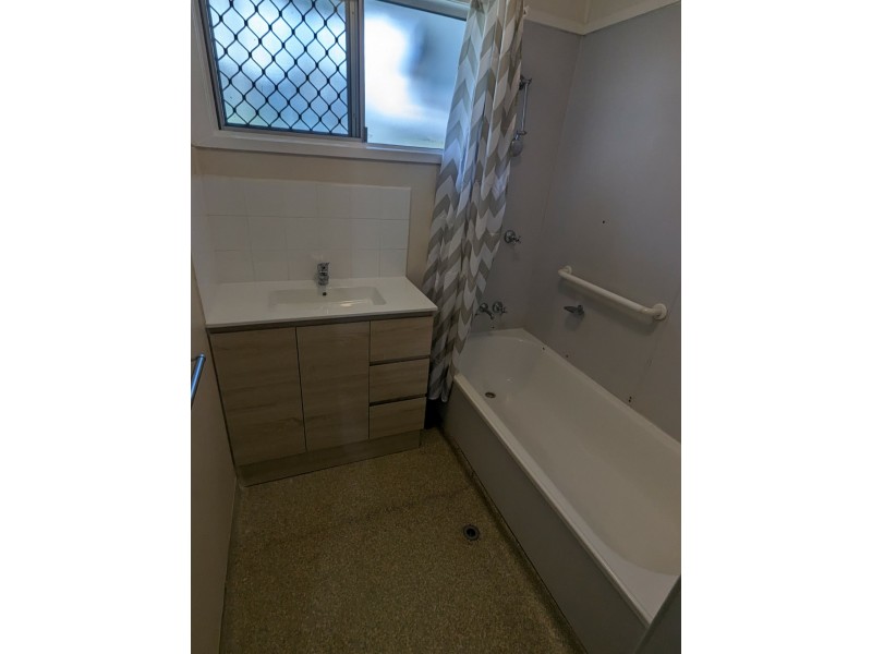 16 Witney Street, Manoora QLD 4870