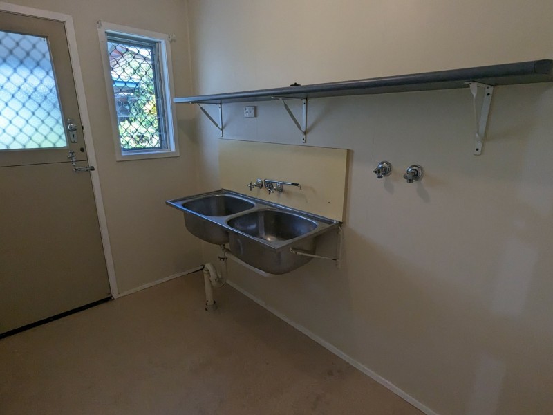 16 Witney Street, Manoora QLD 4870