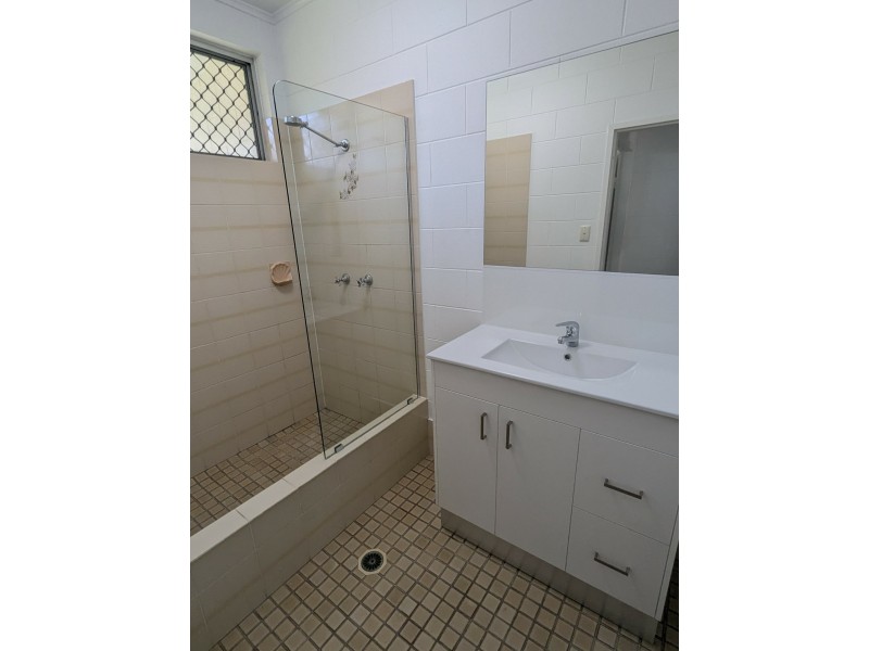 1/10 Stirling Street, Whitfield QLD 4870