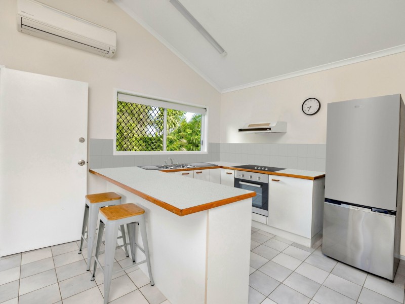 2/139 English Street, Manunda QLD 4870