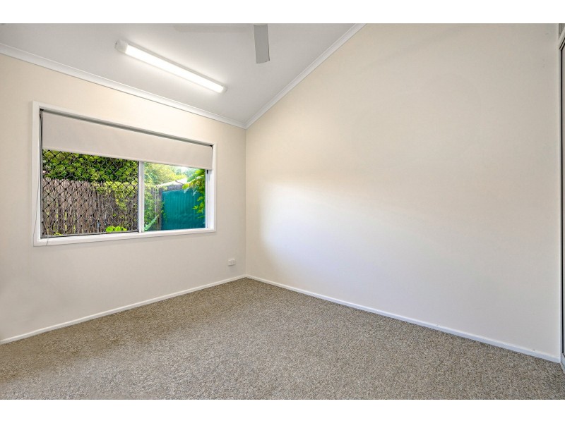 2/139 English Street, Manunda QLD 4870