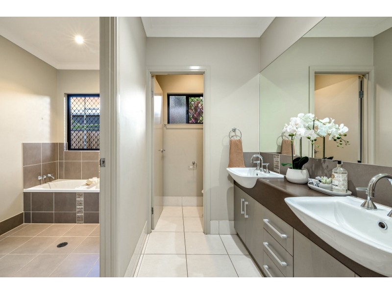 1A Byrnes Close, Whitfield QLD 4870