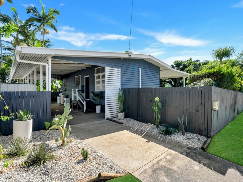 196 Woodward Street, Whitfield QLD 4870