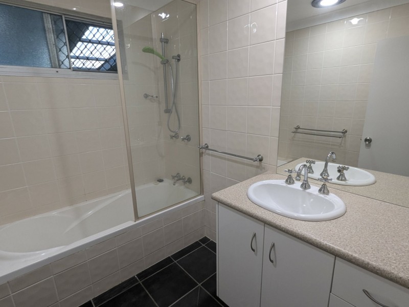 29 Amrbrust Street, Manoora QLD 4870