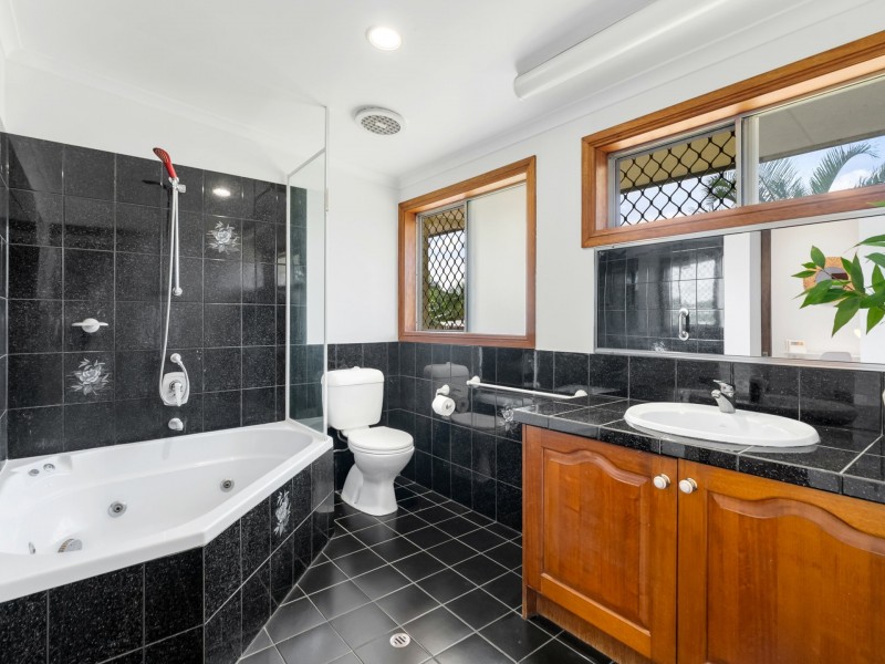 42 Valmadre Street, Caravonica QLD 4878