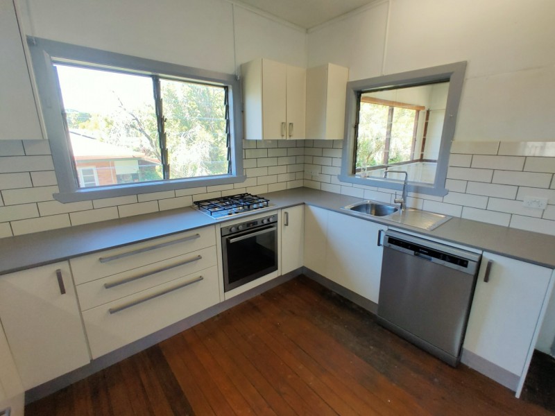 15 Murray Street, Manoora QLD 4870