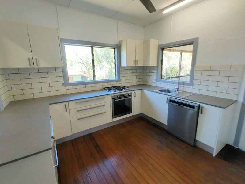 15 Murray Street, Manoora QLD 4870