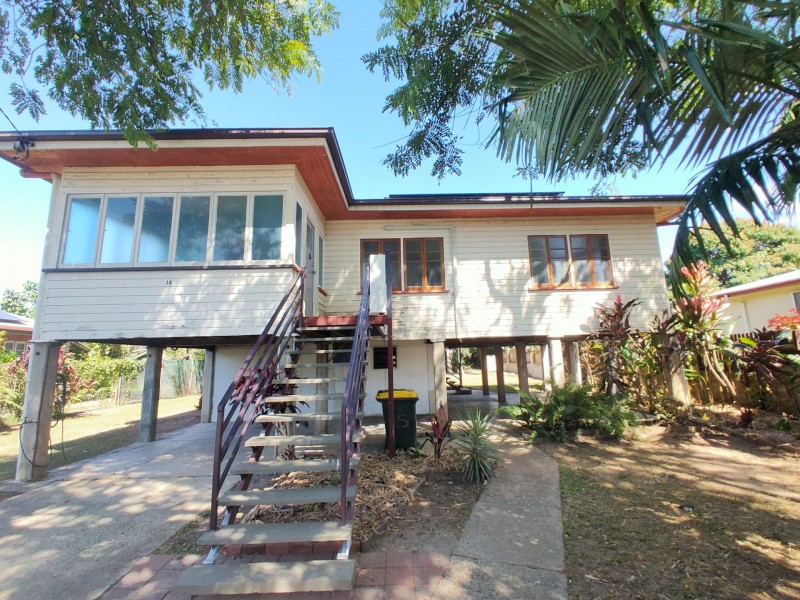 15 Murray Street, Manoora QLD 4870