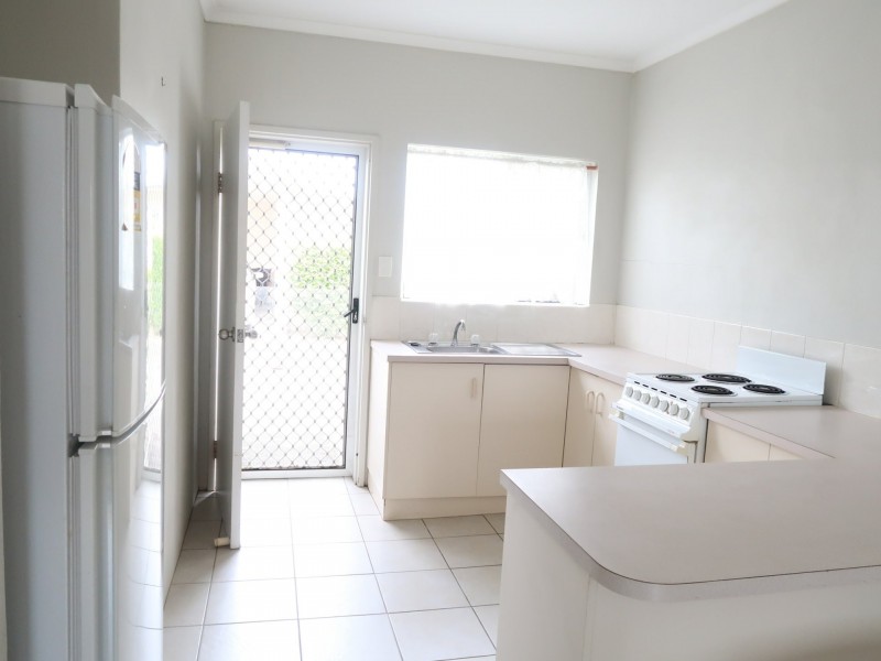 4/401 McCoombe Street, Mooroobool QLD 4870