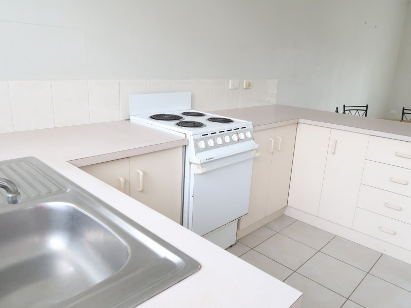 4/401 McCoombe Street, Mooroobool QLD 4870