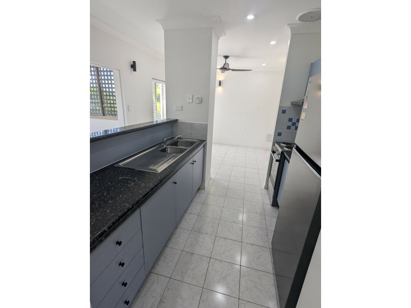 8/28 Springfield Crescent, Manoora QLD 4870