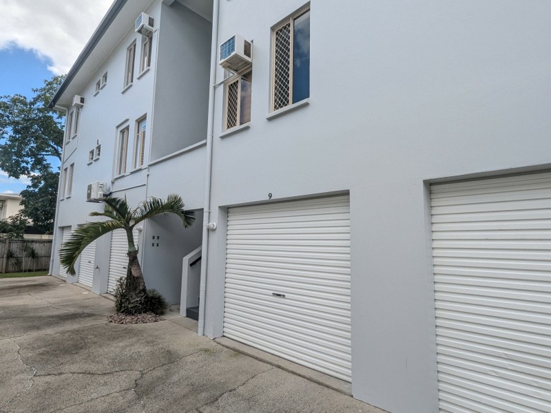 8/28 Springfield Crescent, Manoora QLD 4870