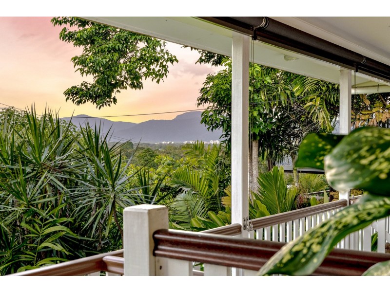 144 Hillview Crescent, Whitfield QLD 4870