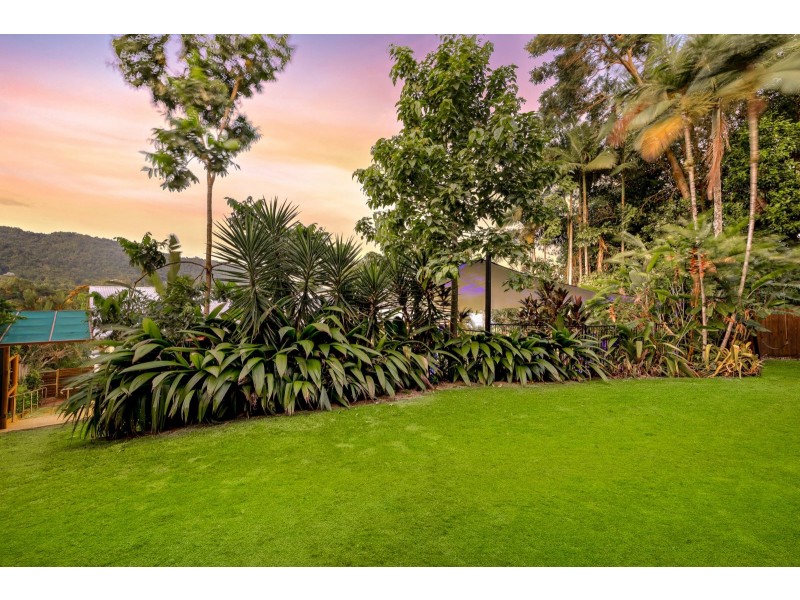 144 Hillview Crescent, Whitfield QLD 4870