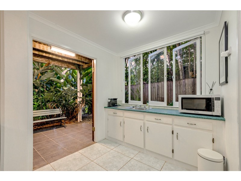 144 Hillview Crescent, Whitfield QLD 4870