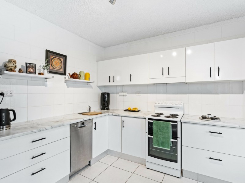 1/281 Lake Street, Cairns North QLD 4870