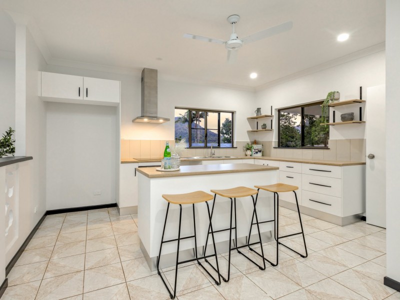 10 Curlewis Close, Brinsmead QLD 4870