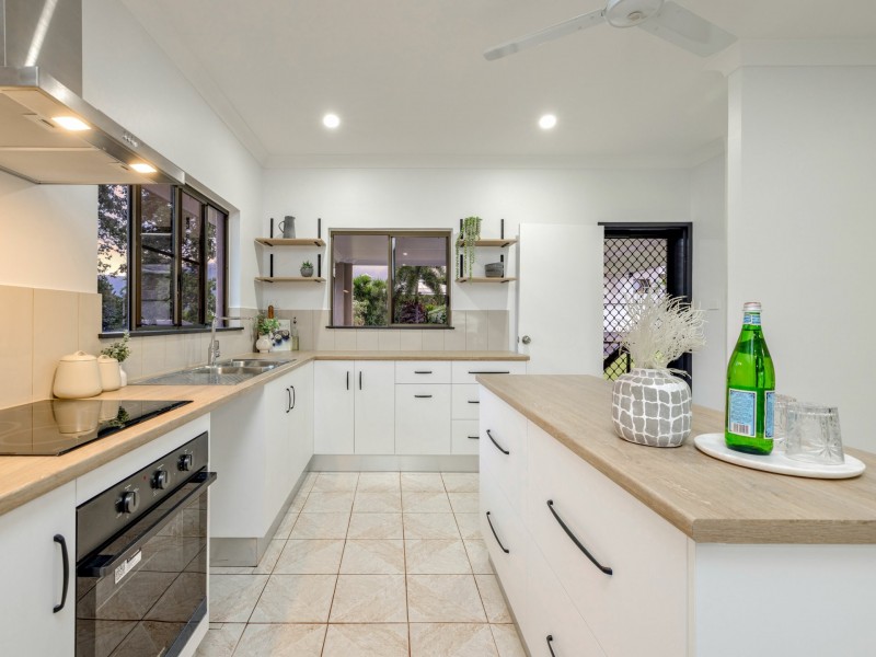 10 Curlewis Close, Brinsmead QLD 4870