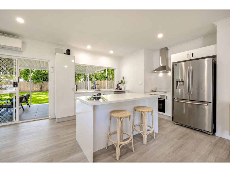 51 Baronia Crescent, Holloways Beach QLD 4878