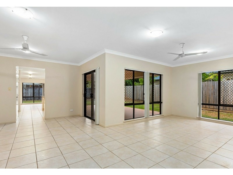 2 Aroona Street, Caravonica QLD 4878