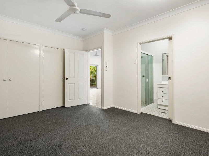 3 Lomatia Close, Redlynch QLD 4870